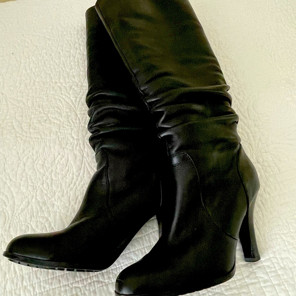 Sofft brand like new knee length black boots - slouchy